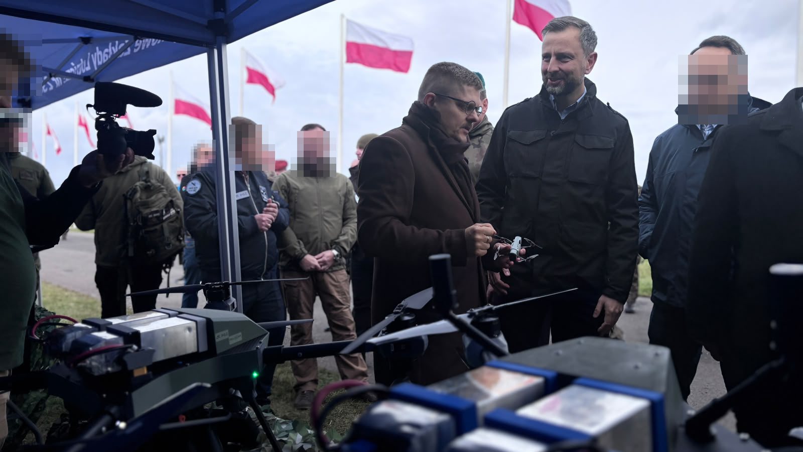 Pokaz nanodrona BSP Pchła gościom ćwiczeń Blue Eye 26