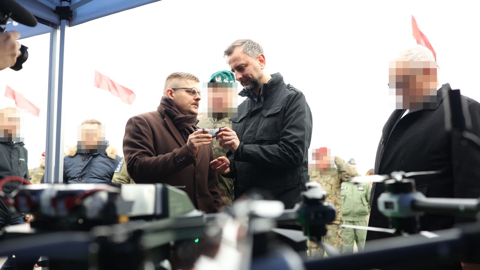 BSP Pchła w dłoniach podczas prezentacji na Blue Eye 26